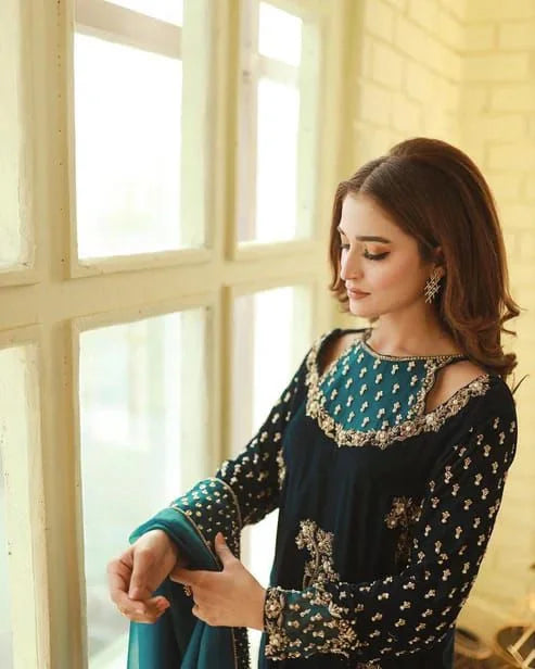 Afrozeh Luxury Formals Velvet Collection 3 Pieces Unstitched